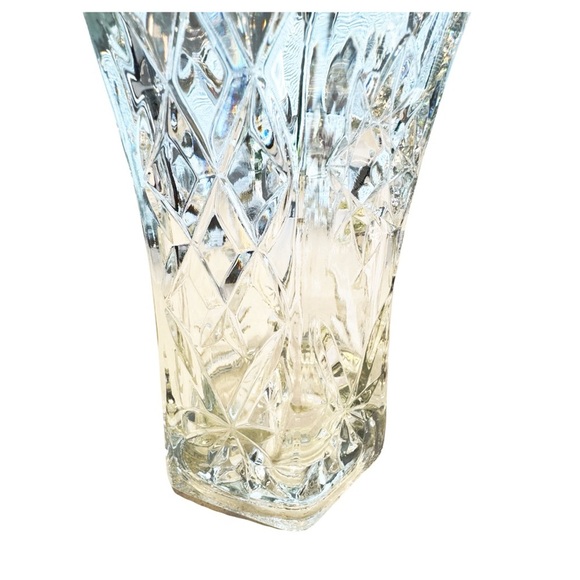 Vintage Crystal Vase w/ Flower Engravings. Clear Crystal. 9.5”/ 6” / 3” - Picture 4 of 6
